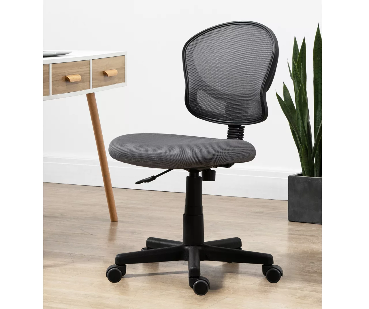 Real Living Rolling Mesh Office Chair 4 Real Living Rolling Mesh Office Chair - Image 4